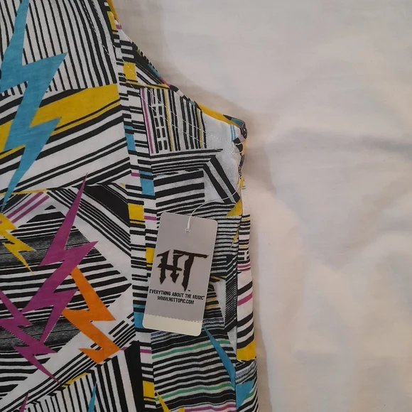 ● NWT Hot Topic | Workout Sleeveless Hoddie - Picture 11 of 12